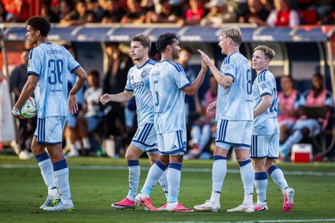 Live Conference League | Tolka Park ontploft: Shelbourne op gelijke hoogte met Ajax
