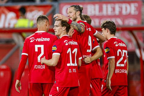 Live Conference League | FC Twente hoopt zonder Wout Weghorst en met debutant klus af te maken