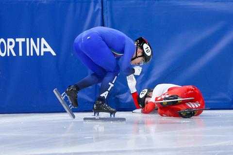 Shorttrackster (26) deelt nieuwe details van horrorblessure: zorgen over toekomst