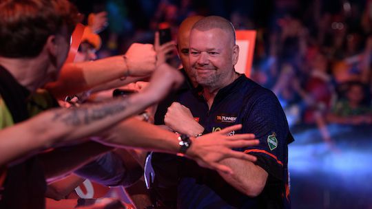 Wisselvallige Raymond van Barneveld snapt zijn eigen redenatie niet: 'Moet ik toch uit gaan zoeken'