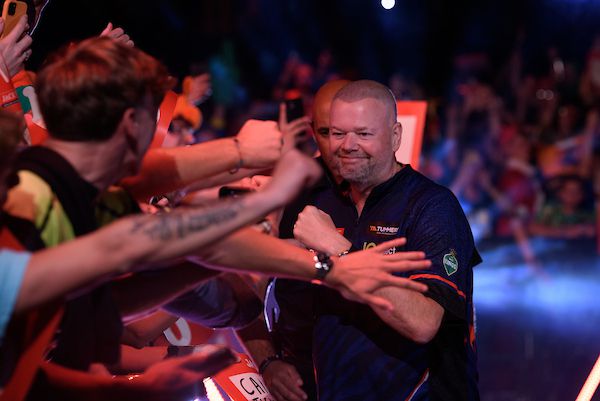 Wisselvallige Raymond van Barneveld snapt zijn eigen redenatie niet: 'Moet ik toch uit gaan zoeken'