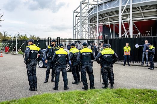 Politiestakingen bij voetbalwedstrijden voorlopig van de baan: 'Eerder aangekondigde acties gaan wél door'