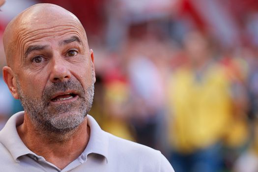 Peter Bosz betwijfelt impact van politiestakingen: 'Je haalt de sympathie weg bij het volk'