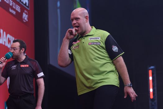 Michael van Gerwen kampt met 'vervelende blessure': 'Voelt niet fijn'