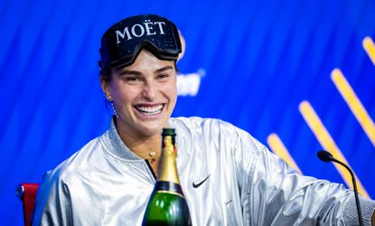 Toptennisster Aryna Sabalenka laat fans smelten met nieuwe foto's uit New York met bekende geliefde