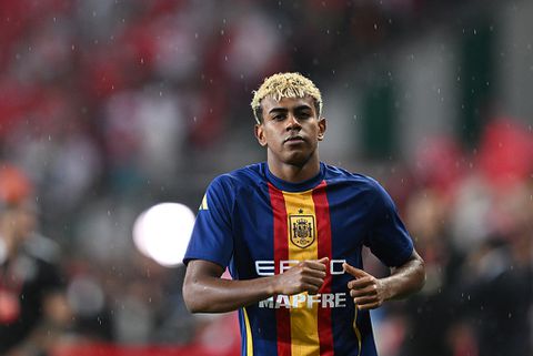 Trainer FC Barcelona woest door 'slechte zorgen' van nationale ploeg voor Lamine Yamal: 'Erg verdrietig over'