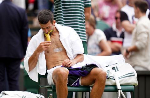 Tennislegende Novak Djokovic verklapt dieet: 'Ik ben blij dat het de walgelijke smaak verhult'