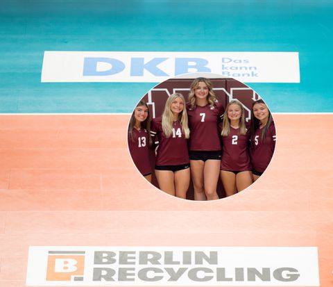 Volleyballend tienermeisje is zo lang dat ze tegenstanders vermorzelt: 'Ze is een cheat code'