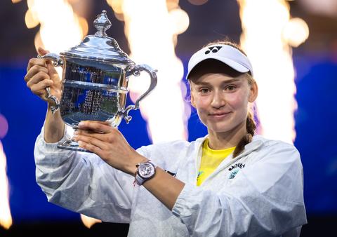 Toptennisster Elena Rybakina (27) strijkt gigantisch geldbedrag op na eindzege US Open