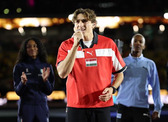 Polsstokfenomeen Armand Duplantis gaat de wereld over met opmerkelijke actie tijdens Ultimate Championship