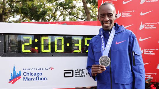 Chicago Marathon eert verongelukte wereldrecordhouder Kelvin Kiptum met hartverwarmende actie