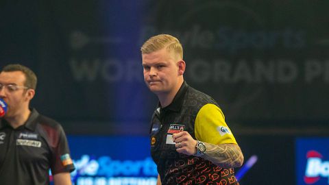 Moeder van stuntende darter kijkt haar ogen uit: 'Ik zie plots een volwassen man op tv'