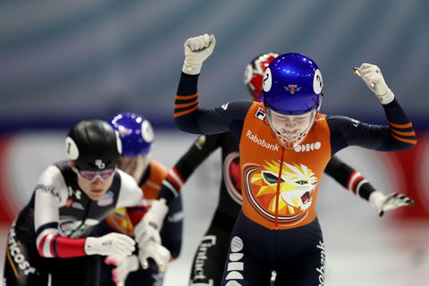 'Shorttrack-koningin' Xandra Velzeboer toont direct haar klasse bij seizoensstart: 'Ik wist precies wat ik moest doen'