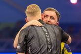 Luke Littler deed ongepaste uitspraken na zijn zege op titelverdediger Mike De Decker op de World Grand Prix. ©PDC