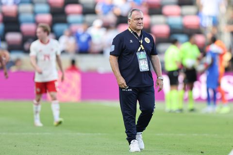 Toptrainer Dick Advocaat charmeert vrouwelijke gast bij Vandaag Inside: 'Je ziet er fantastisch uit'