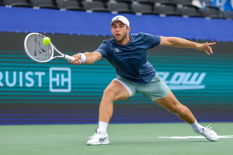Toptennisser laat zich tegen Tallon Griekspoor afleiden, Nederlander strandt in het zicht van perfecte comeback