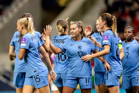 TV-gids Nederland - Hongarije | Op deze zender kijk je live naar de strijd van de Oranje Leeuwinnen om een WK-ticket