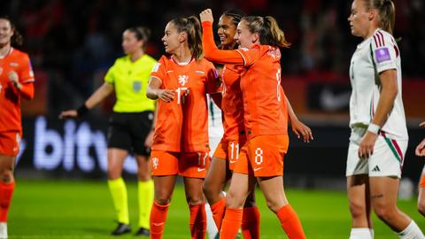 Live Nederland - Hongarije | Oranje Leeuwinnen verdubbelen voorsprong en maken tiende goal in tweeluik