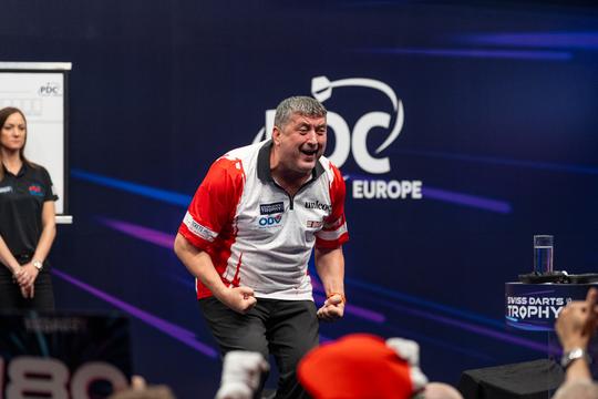 Veelbesproken darter gaat grens over met zijn gedrag: 'Dit is toch gewoon onsportief?'