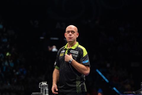 Zorgen om topdarter Michael van Gerwen nemen toe: 'Als je dat niet beseft, kun je wel stoppen'