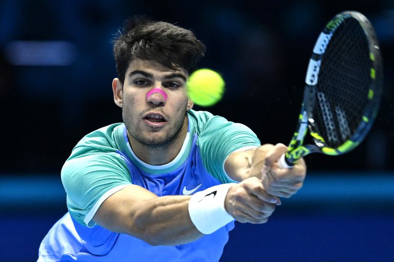 Zieke Carlos Alcaraz verrast dankzij opvallend hulpmiddel zichzelf op ATP Finals