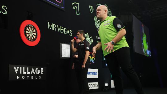 Worstelende Michael van Gerwen 'aangedaan' na uitschakeling: 'Dat er zorgen zijn, is terecht'