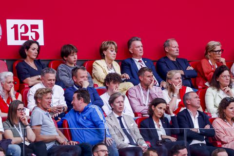 Moddergooien bij Ajax neemt gênante vormen aan