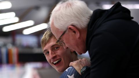 Schaatscoach schoorvoetend akkoord met veelvraat Jordan Stolz: 'Wie ben ik om hem tegen te houden?'