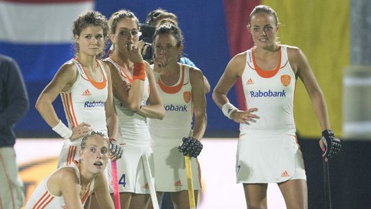 Duitse vrouwen lachten Oranje-hockeysters keihard uit om 'extreem' gedrag: 'We zagen er wel fit uit!'