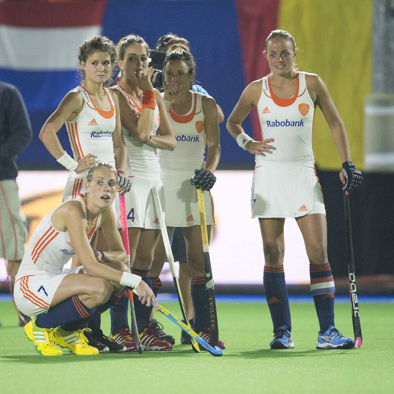 Duitse vrouwen lachten Oranje-hockeysters keihard uit om 'extreem' gedrag: 'We zagen er wel fit uit!'