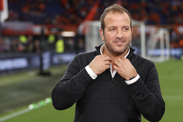 Voetbalicoon Rafael van der Vaart denkt aan medische ingreep: 'Het begint wel te irriteren'