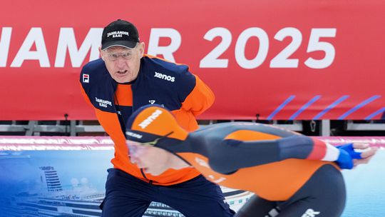 Succescoach Jillert Anema leest eigenwijze schaatsers de les: 'Het is jouw schuld dat we niet winnen'