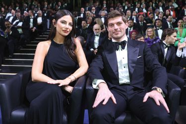 Kelly Piquet viert Kerstmis met Max Verstappen en dochter, zwangere buik opvallend in beeld