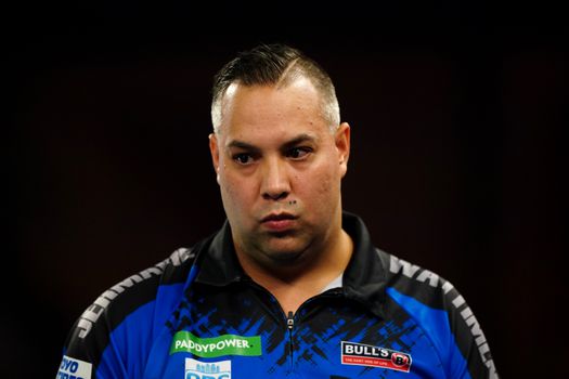 Jermaine Wattimena trapt het WK darts af: 'Mag hopen dat zijn tegenstander deo op heeft gedaan'