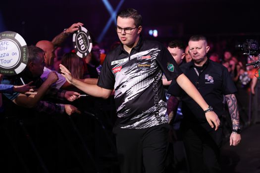 Gian van Veen moest opkomstnummer aanpassen voor WK darts: 'Dat wil de PDC niet'