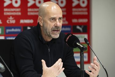 PSV-trainer Peter Bosz kijkt uit naar ontmoeting met Robin van Persie: 'Ik volg dat met erg veel interesse'