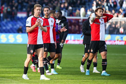 Brian Priske meldt nieuw blessuregeval bij Feyenoord: 'Hij is niet beschikbaar voor morgen'