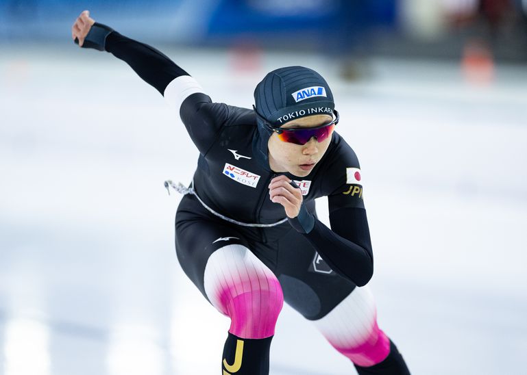Olympisch kampioene Miho Takagi zet Nederlandse schaatssters op scherp op 1000 meter bij World Cup in Hamar
