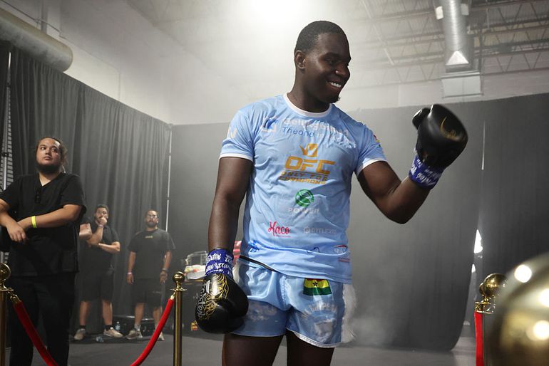 Glory-ster heeft teleurstellende mededeling voor kickboksfans: 'Dat ga ik volgend jaar sowieso doen'