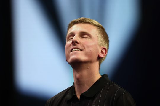 Live WK darts | Wessel Nijman makkelijk door, oud-wereldkampioen Luke Humphries in actie