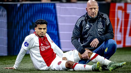 Ajax hoopte op vertrek van dure miskoop, maar ziet hem nu geblesseerd wegvallen