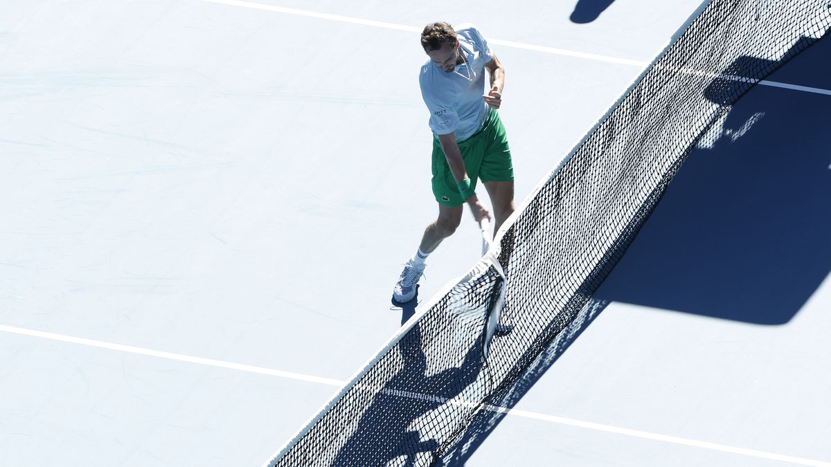 Toptennisser verbouwt camera op Australian Open en belooft daarna 'geld en vrouwen' aan tegenstander