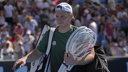 Geblesseerde Tallon Griekspoor baalt van vroeg einde Australian Open: 'Daar betaal ik nu de prijs voor'