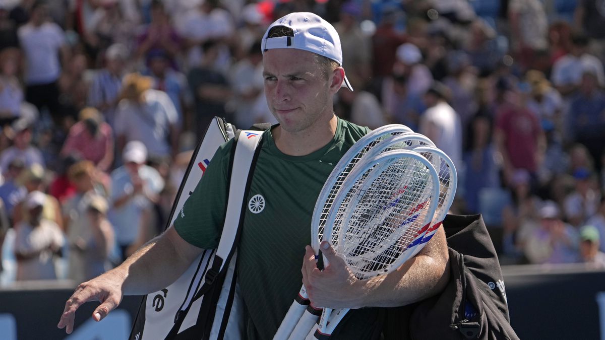 Geblesseerde Tallon Griekspoor baalt van vroeg einde Australian Open: 'Daar betaal ik nu de prijs voor'