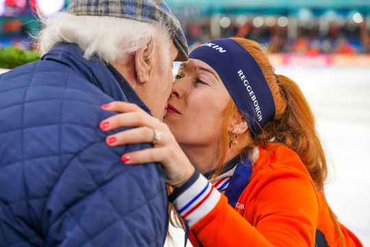 Antoinette Rijpma-de Jong beleefde prachtig en emotioneel moment na schaatstitel: 'Dat vergeet je nooit meer'