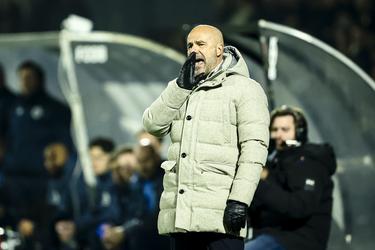 Geprikkelde Peter Bosz reageert op behoorlijk verval PSV in KNVB Beker: 'Dan hoor je niet bij een topclub'