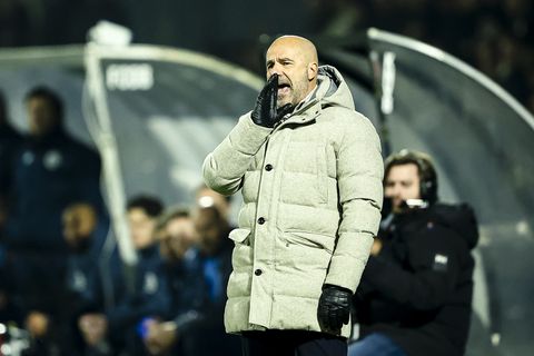 Geprikkelde Peter Bosz reageert op behoorlijk verval PSV in KNVB Beker: 'Dan hoor je niet bij een topclub'