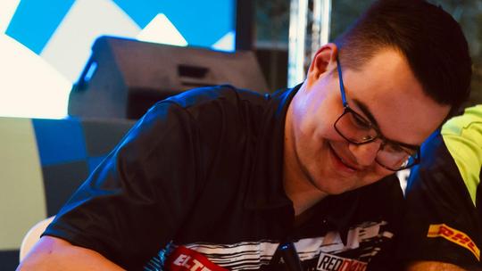 Topdarter Gian van Veen zint op wraak: 'Hopelijk krijg ik die kans'