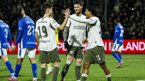 Live Fortuna Sittard - PSV | Eindhovenaren kunnen prestigieus record uitbreiden in Limburg: Peter Bosz verrast met spits