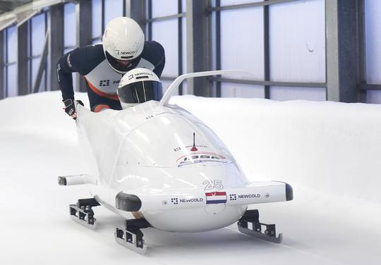 Nederlandse olympiërs zorgen voor hilariteit na opmerkelijk gebaar van concurrent: 'Een krankzinnig verhaal'